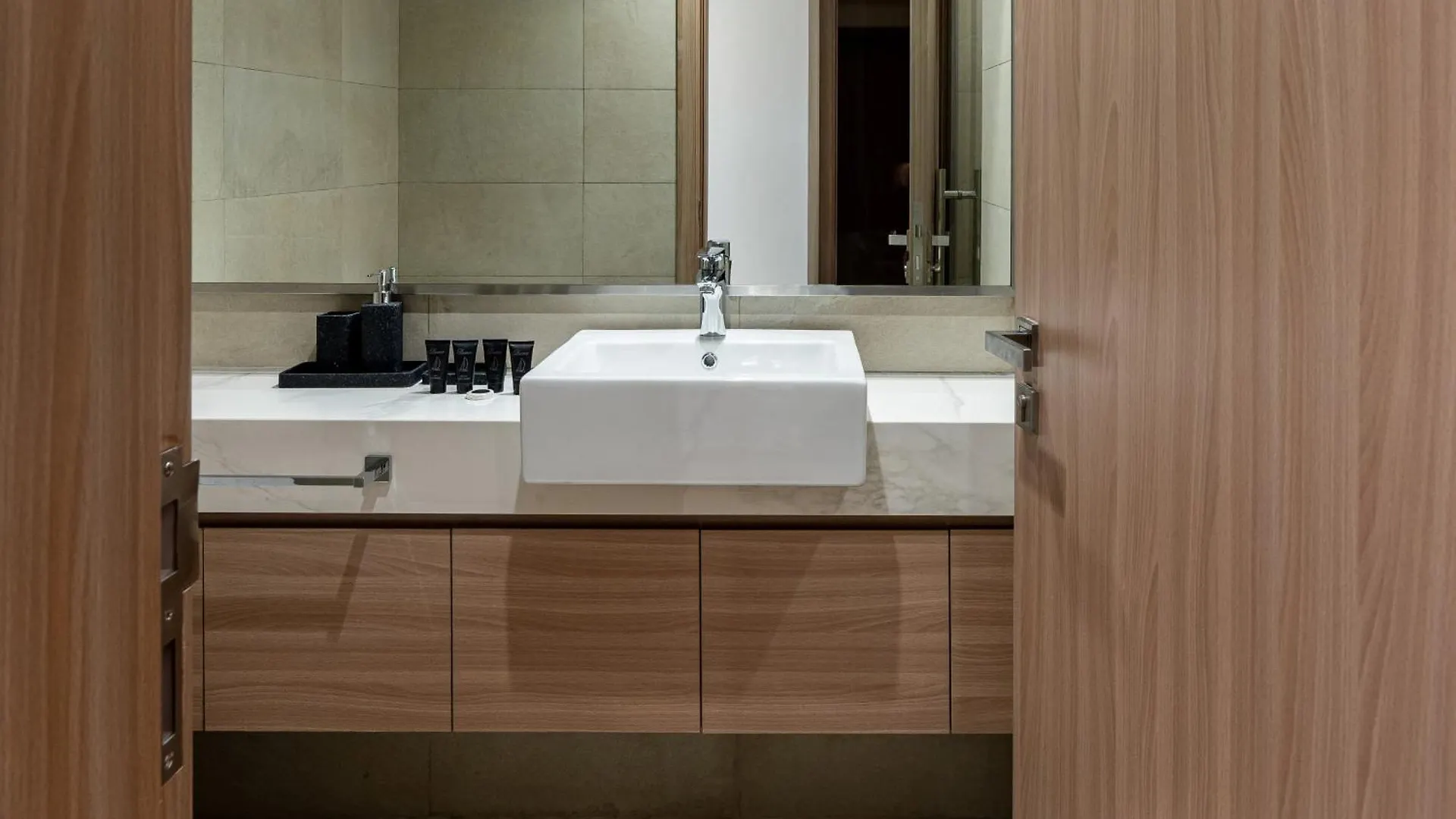 Daire Contemporary 1Br In Azizi Riviera 27, Meydan City- Allsopp & Allsopp Dubai